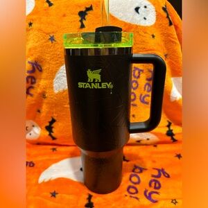 Authentic 2024 Halloween glow in the dark Stanley 40 oz.quencher.